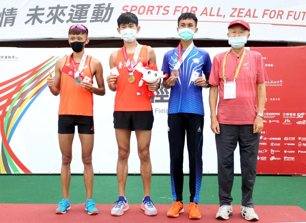 公開男1萬公尺決賽優勝選手。林嘉欣/攝影。