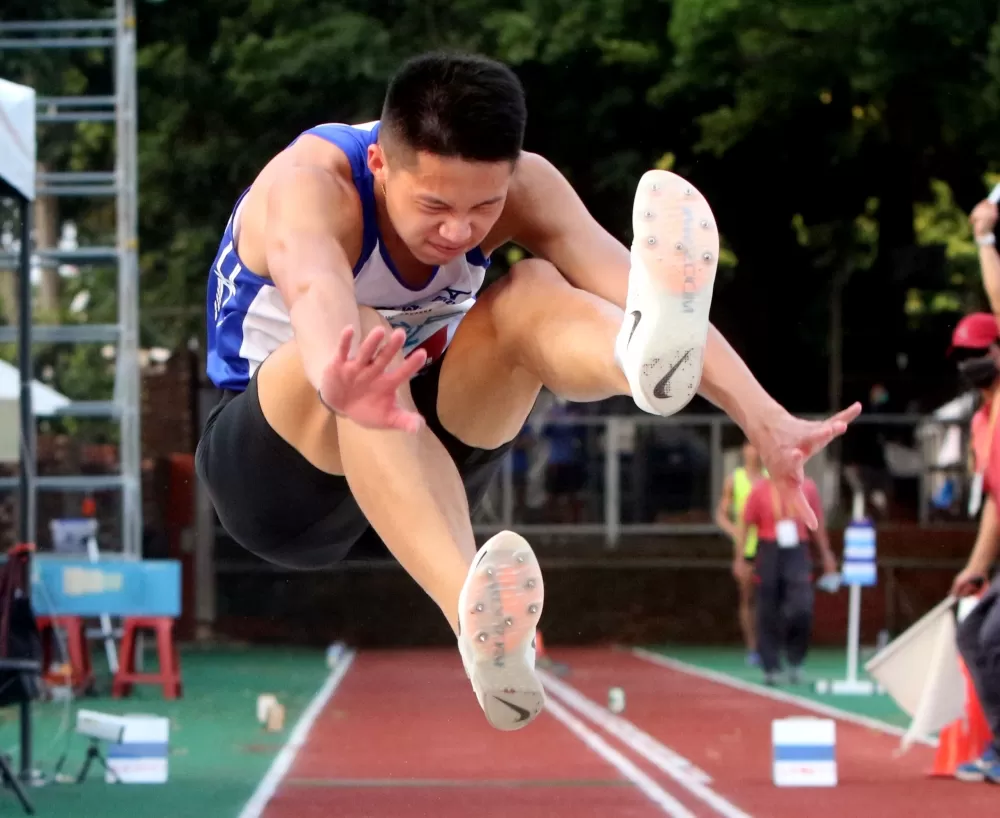 李允辰三級跳破大會紀錄 。林嘉欣/攝影。