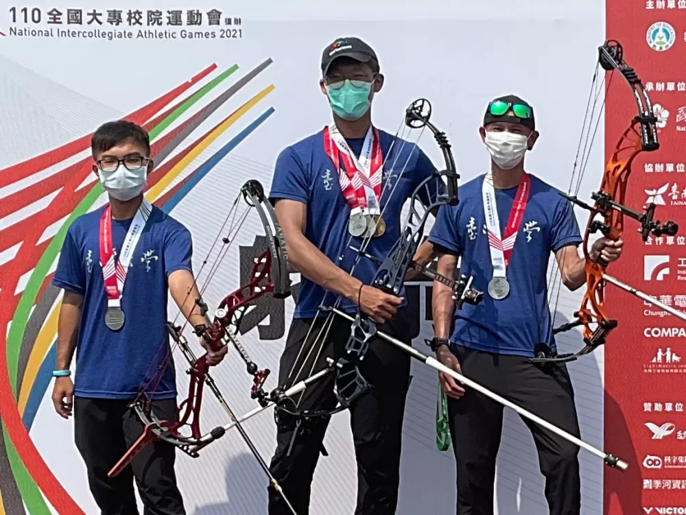 台大實習醫生潘岳彤在全大運男子複合弓個人賽連莊。台大射箭隊提供。
