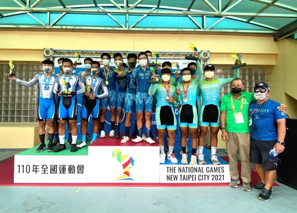 男子團隊追逐賽優勝隊伍。