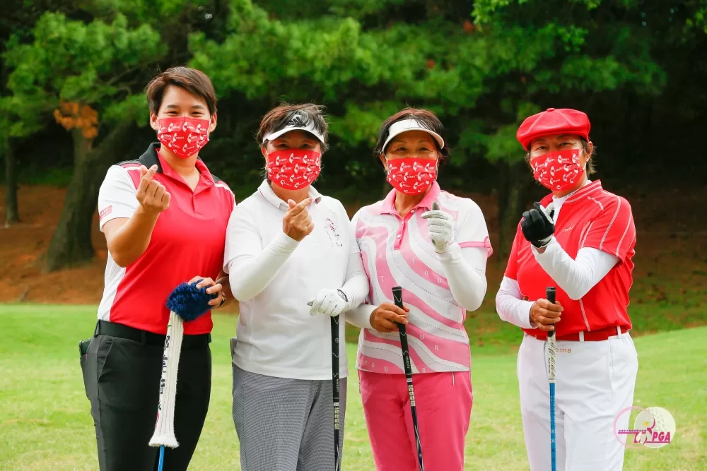 聲寶贊助的選手曾雅妮(左1)到場為選手加油,超級長春組選手黃璧洵(左2)、黃玥珡(右2)、鄭美琦。