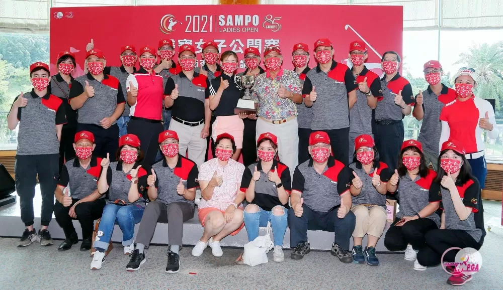 聲寶集團員工與冠軍及選手合影。