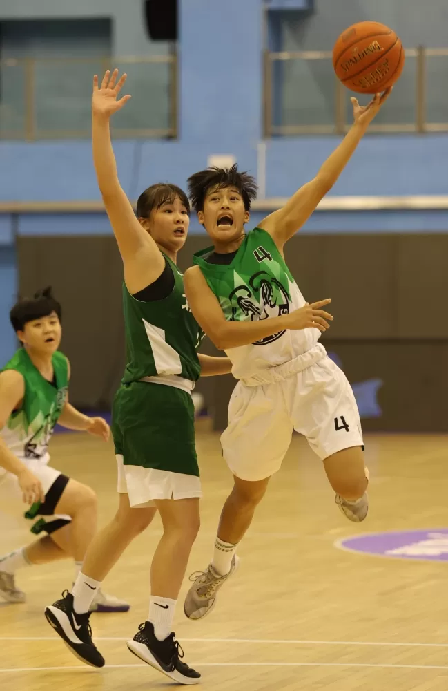 陽明後衛江子柔3記三分球拿20分、7籃板、5抄截。