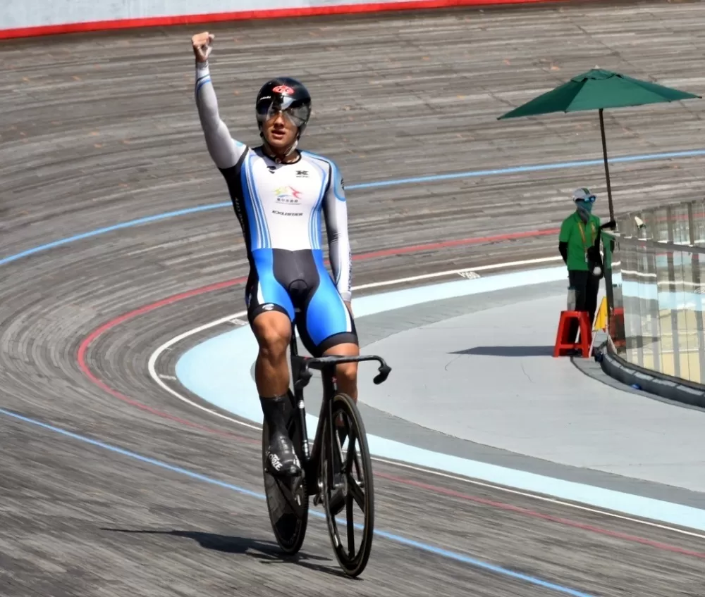 台中市康世峰在全運自由車場地賽勇奪三金。大會提供。