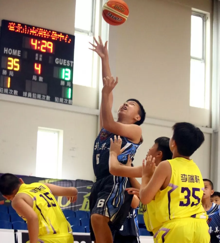 集美陳仕宗禁區強攻。