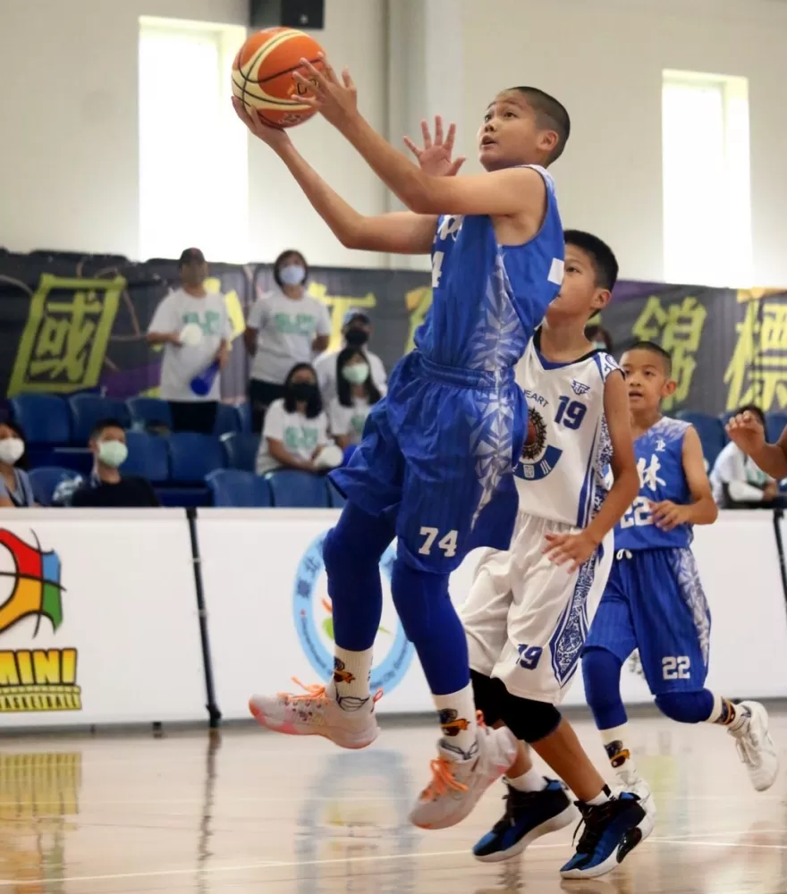 士林男籃「一哥」顏呈睿條件、球技都很全方位。大會提供。下同。