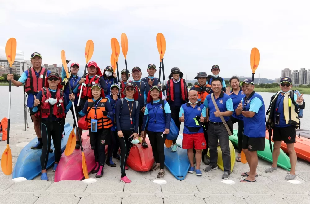 辛苦的大會志工。林嘉欣/攝影。