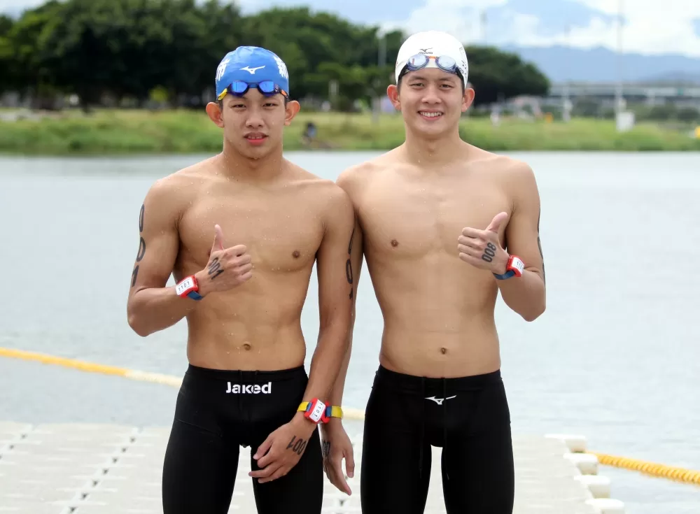 新北市卓承齊(右)和弟弟卓沛齊金包銀。林嘉欣/攝影。