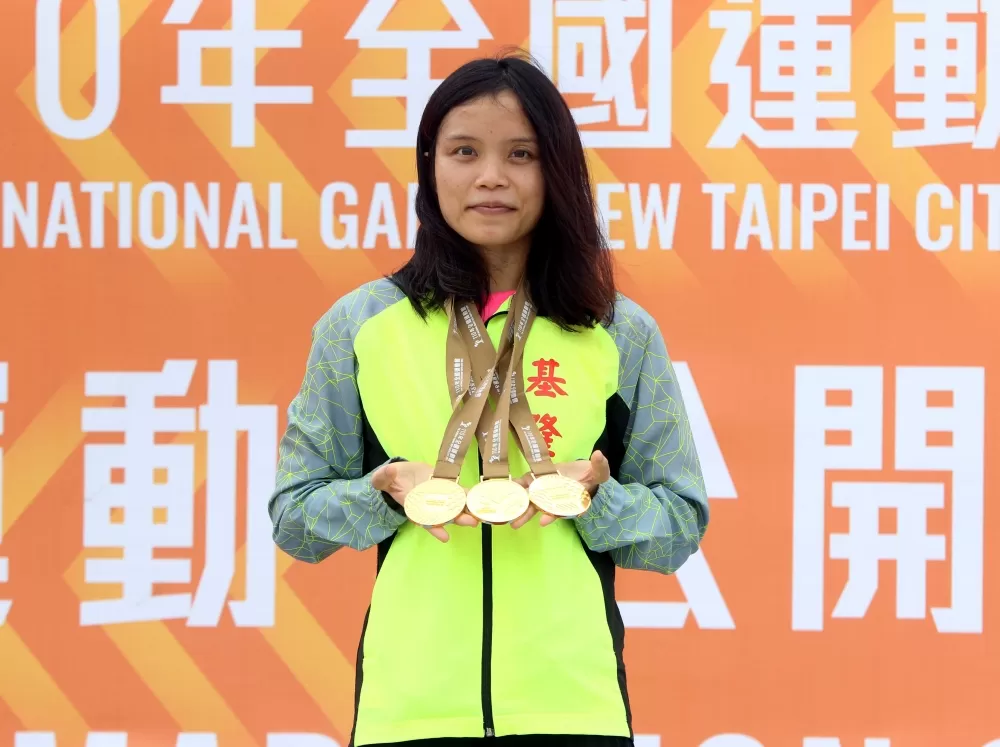 基隆市鄧羽彣在全運公開水域賽勇奪三金。林嘉欣／攝影。