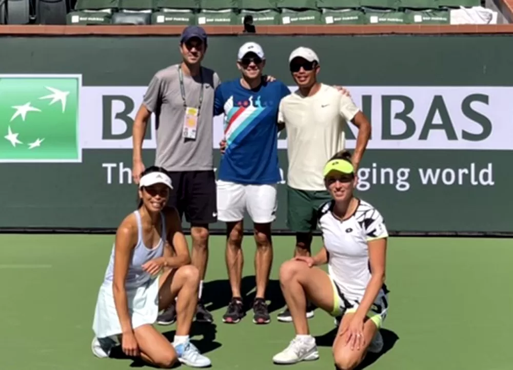 謝淑薇和比利時梅騰絲在印地安泉網賽開心封后。謝政瀛／攝影。