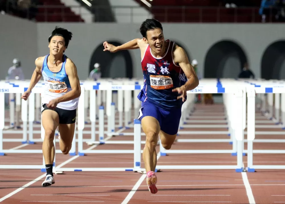 陳奎儒在百十欄五連霸,盧浩華第二。林嘉欣/攝影。