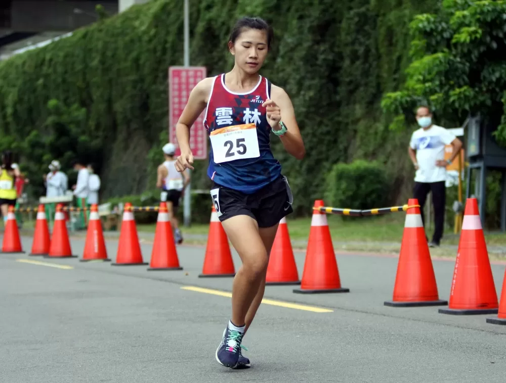 全運女子20公里競走金牌黃冠綾。林嘉欣/攝影。