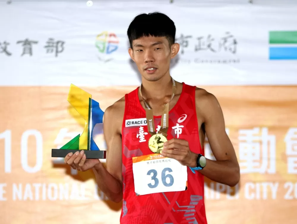 臺南市吳睿恩在全運男子馬拉松決賽,以2:31:14首度稱王。林嘉欣/攝影。