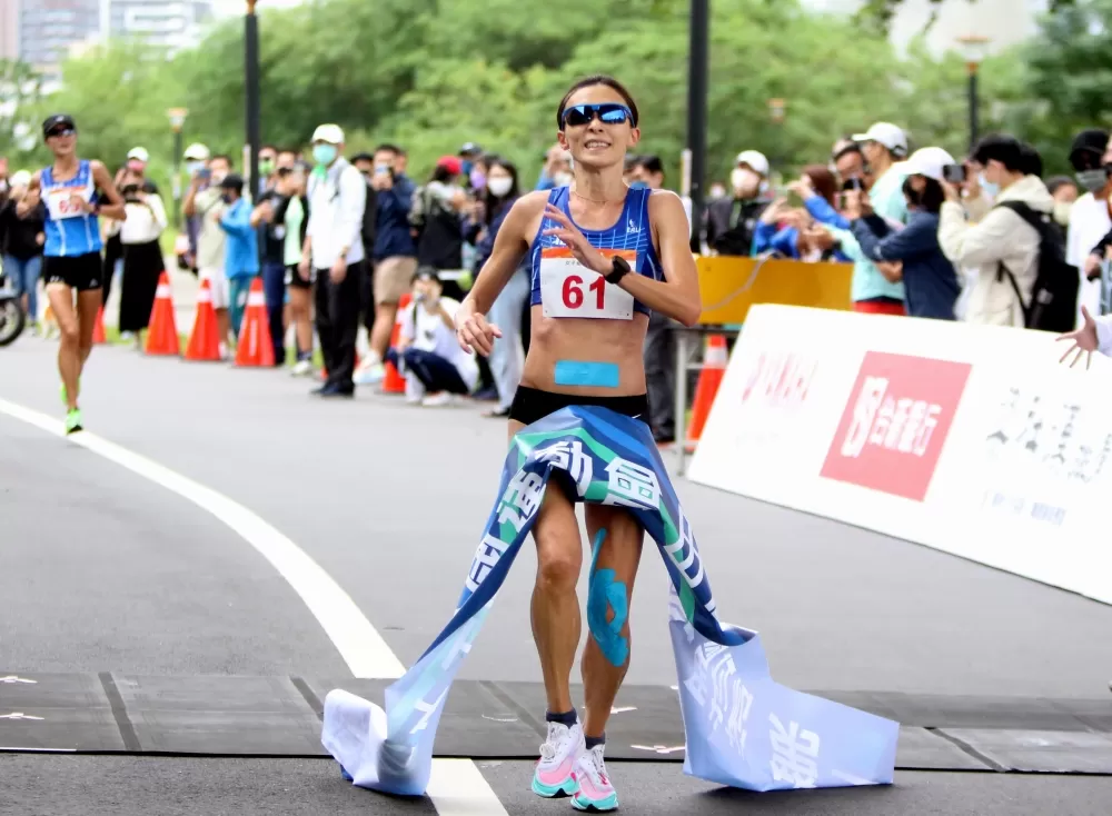 謝千鶴在女子馬拉松三連霸。林嘉欣／攝影。
