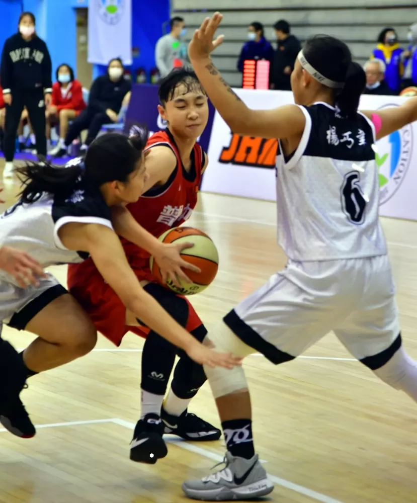 普門瞄準搶下國女B組第一直接晉級，當家前鋒黃馨儀（中）是關鍵。大會提供。下同。