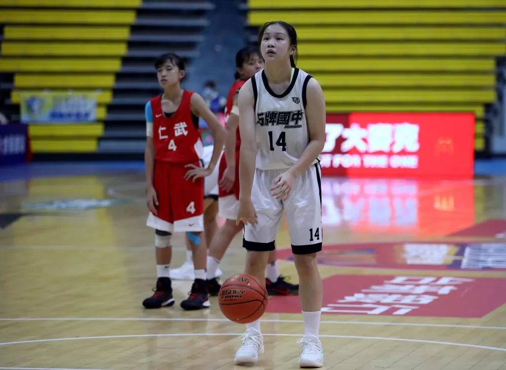 名將、名教之後汪真依，小有大將之風。