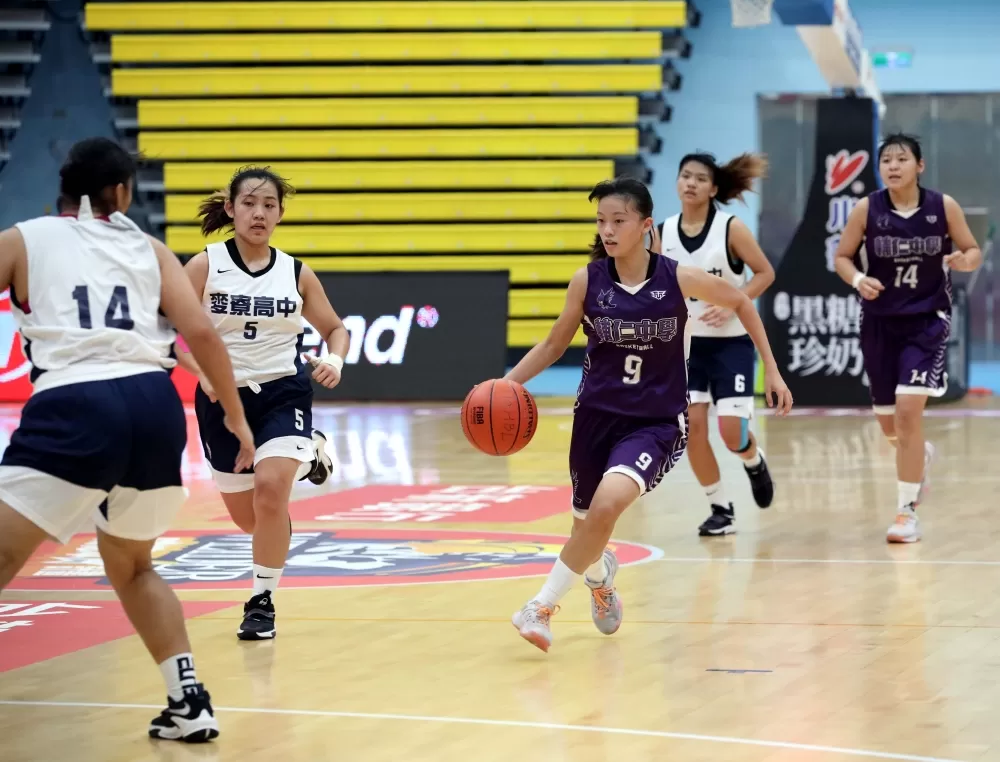 輔仁高一菜鳥黃郁淇貢獻17分。