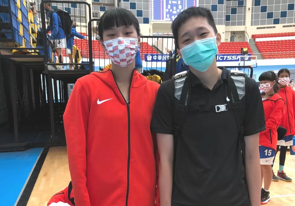 仁武劉妤琳(左)將提前結束個人JHBL生涯,待新助教柳云涵拉拔 。