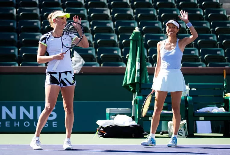 謝淑薇(右)和梅騰絲拼完年終賽後,將進廠大修。圖/謝淑薇粉專。