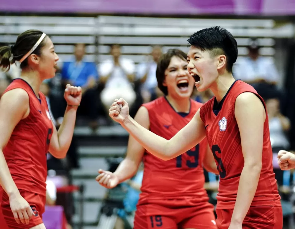 前中華女排舉球員楊怡真(右)將赴秘魯打排球。楊怡真/提供。