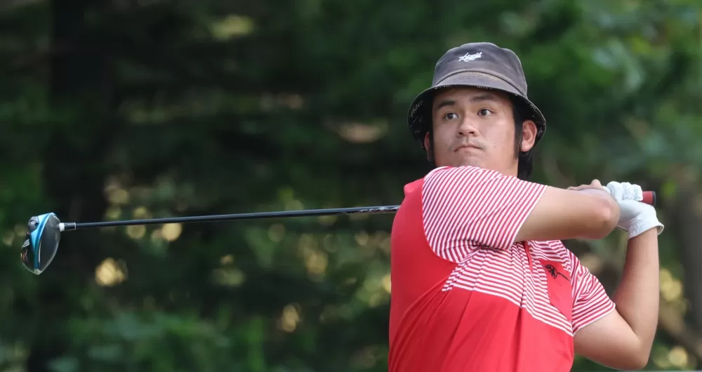 高雄公開賽第二回合,丁子軒打出67桿衝到排名第一。鍾豐榮/攝影。下同。