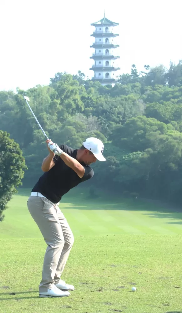 業餘選手洪昭鑫唯一以(-1)晉級決賽。