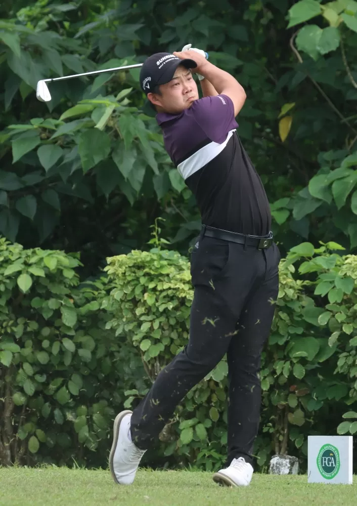 李玠柏71.69(-4)暫並列第二。