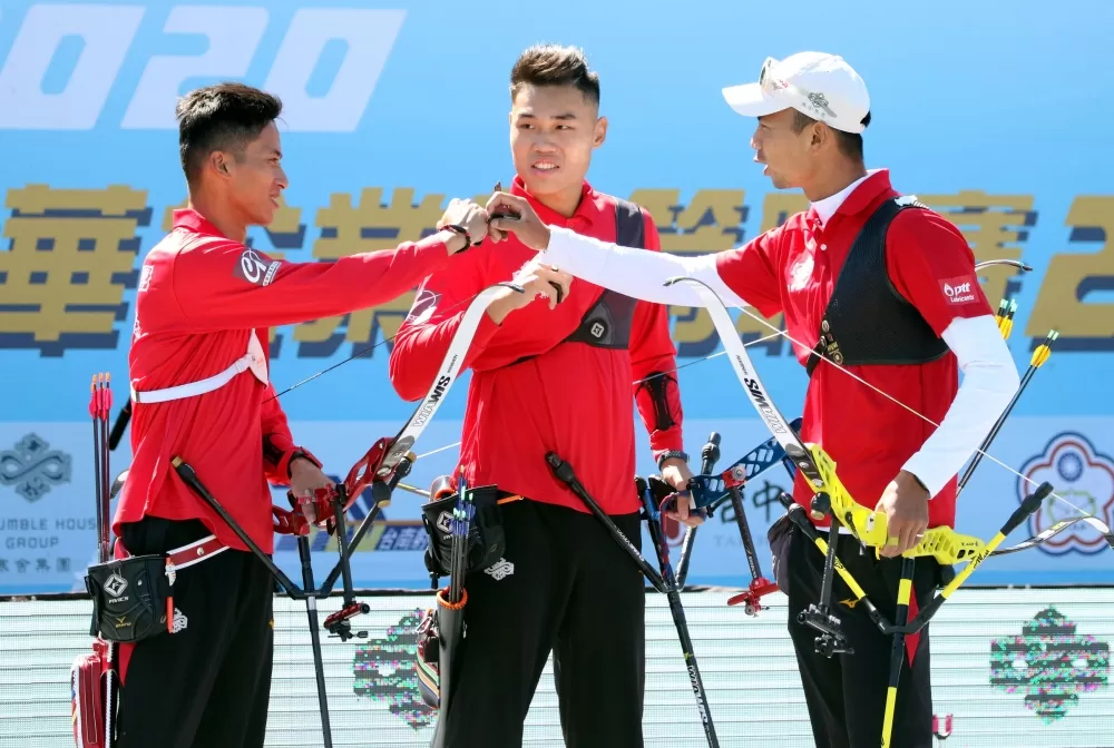 寒舍集團男團。林嘉欣/攝影。