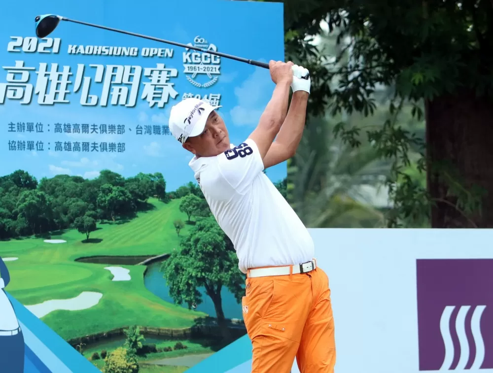 高雄公開賽第三回合呂偉智三天成績(-8)暫列第一。鍾豐榮攝影。下同。