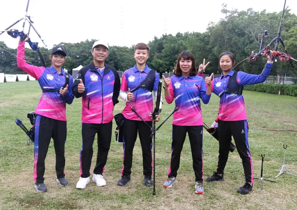 協會青年隊開心衛冕「女子天團」榮銜。中華企業射箭聯盟/提供。