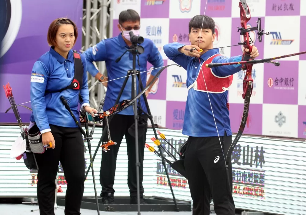 台南射箭隊葉昱琛/羅正偉。中華企業射箭聯盟/提供。