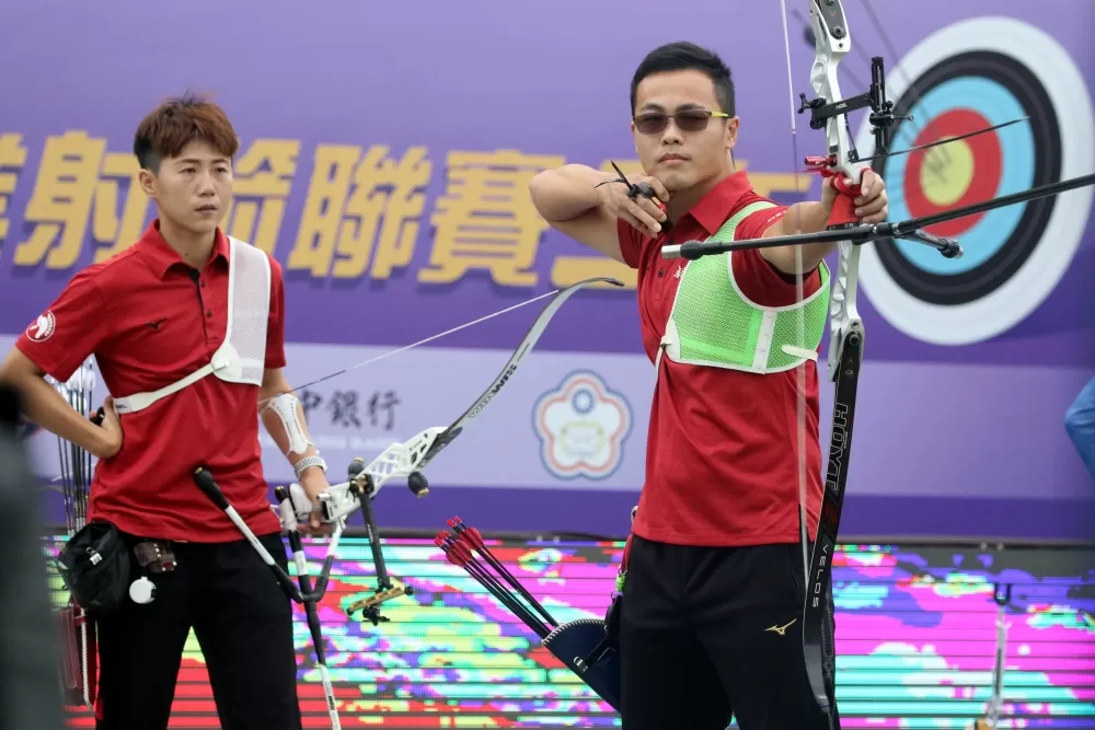 新北凱撒雷千瑩和饒廷宇射下「黃金混雙」。中華企業射箭聯盟/提供。