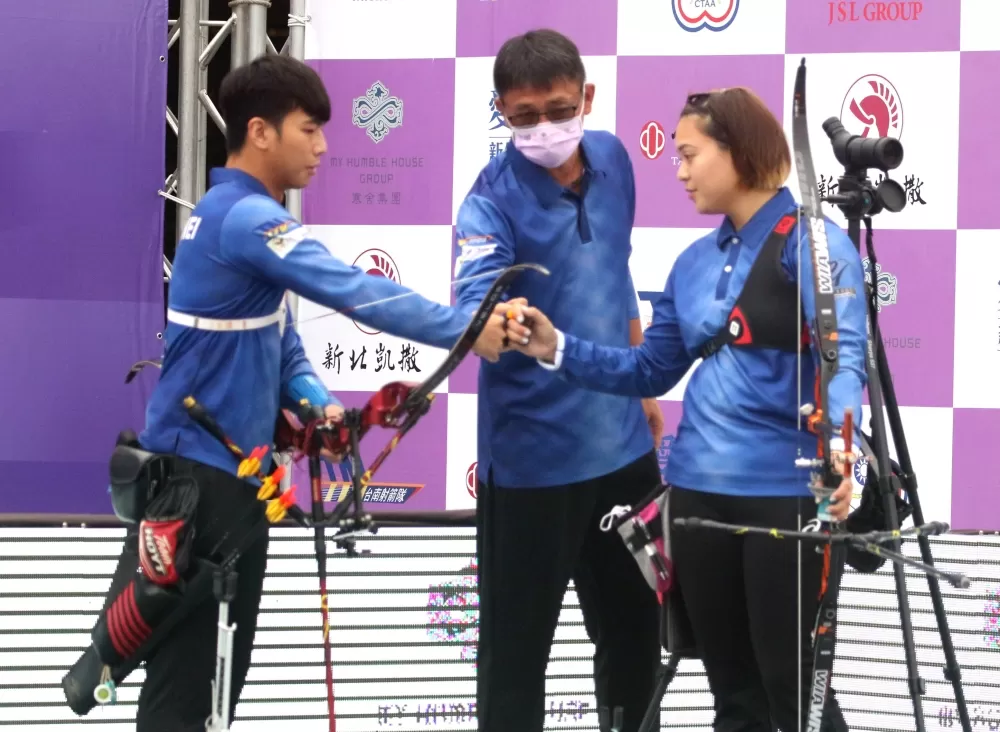 台南射箭隊葉昱琛/羅正偉。中華企業射箭聯盟/提供。