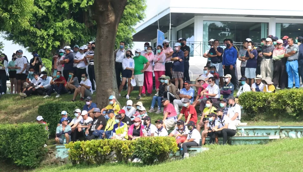高雄公開賽第18洞看台觀眾。