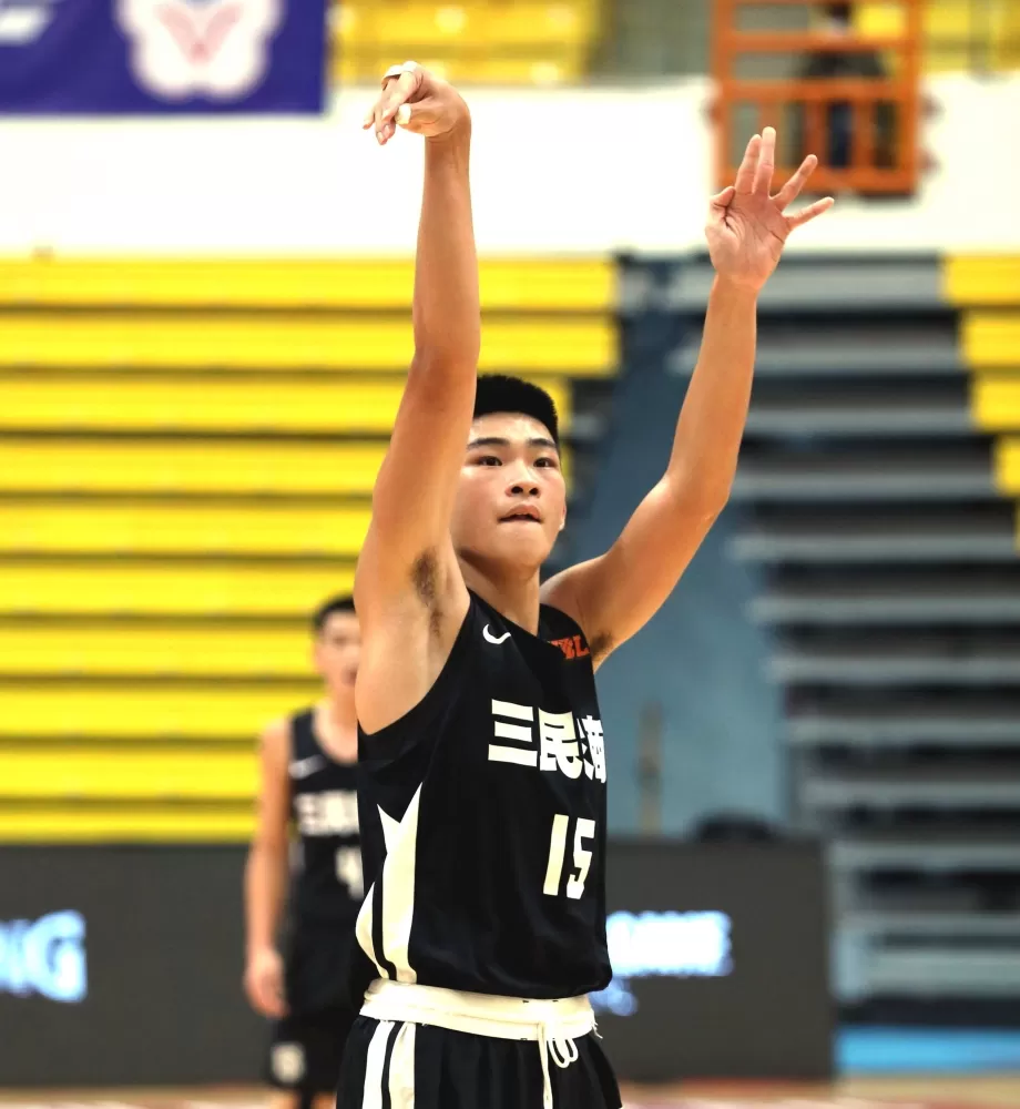 三民葉宸愷得17分、7籃板、2助及抄截、阻攻各3。