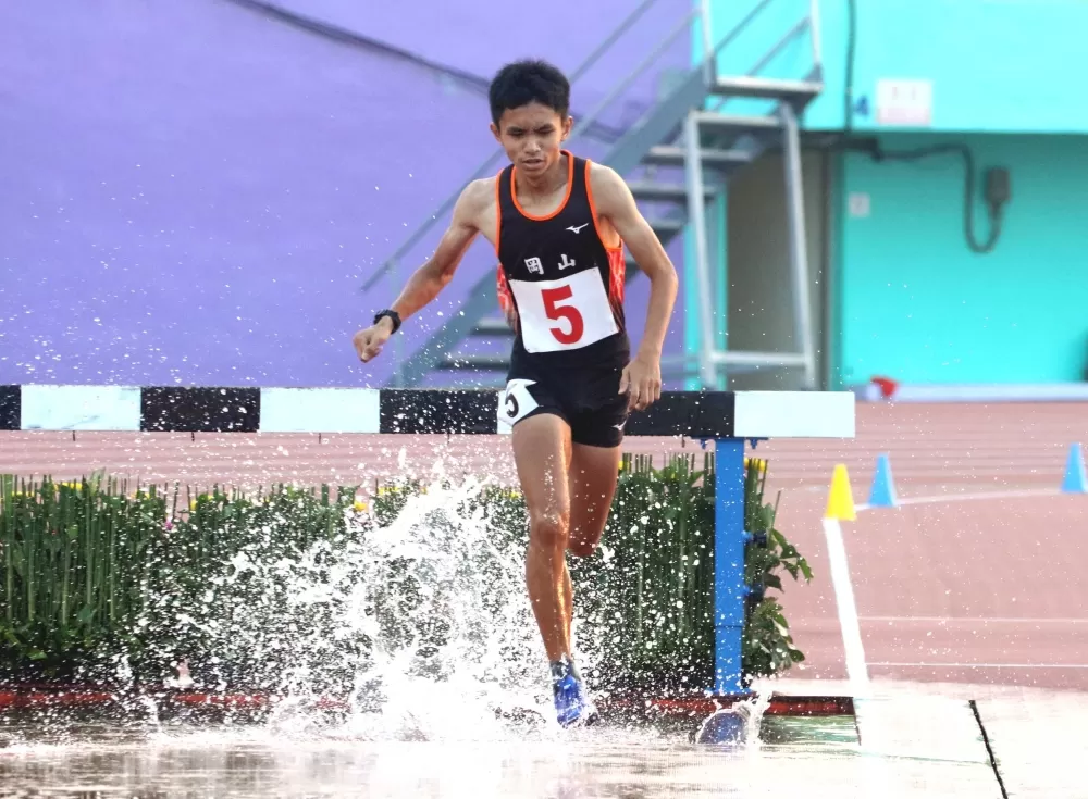 國男2000公尺障礙賽,高市岡山國中李祐宸封王。林嘉欣/攝影。