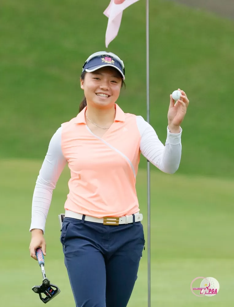 業餘選手黃亭瑄第二回合打出66桿佳績,以兩回合總桿低於標準桿2桿的142桿,暫時並列第四。