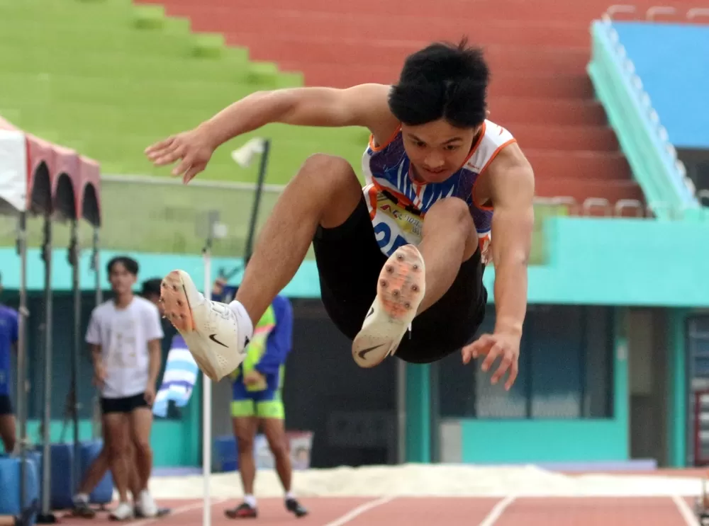 先天性氣喘的「平哥」王平,勇奪全中錦國男跳遠金牌。林嘉欣/攝影。