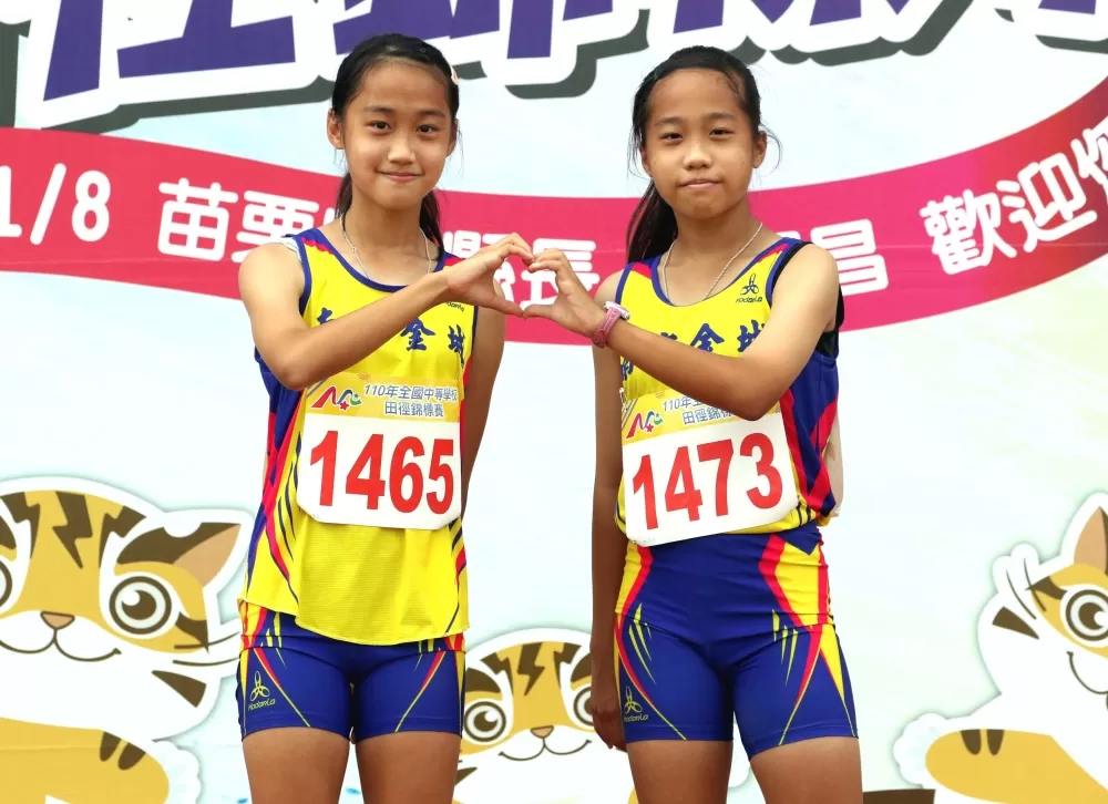 台南市金城國中雙胞胎姐妹林芮慈(右)和林芮筠。林嘉欣/攝影。