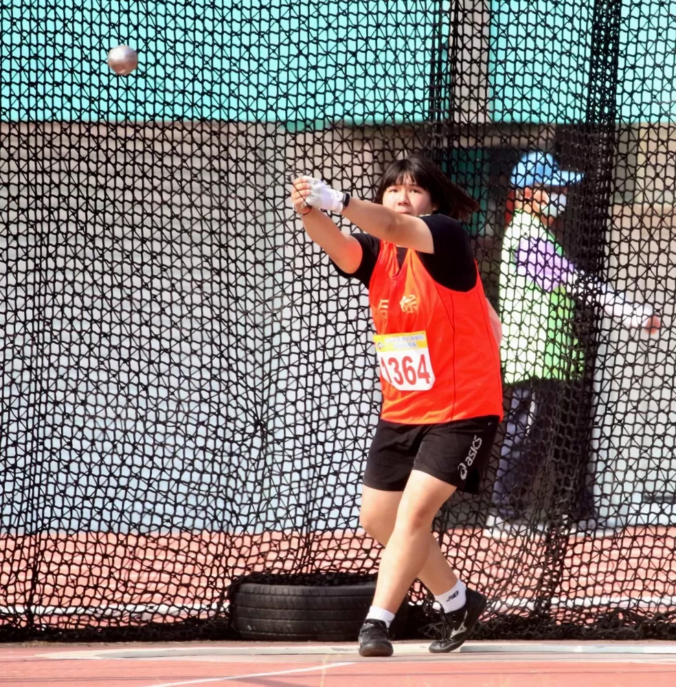 后綜高中國三的張詠閑在國女鏈球破大會。林嘉欣/攝影。