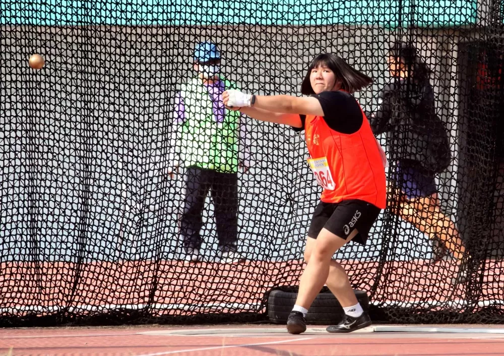 后綜高中國三的張詠閑在國女鏈球破大會。林嘉欣/攝影。