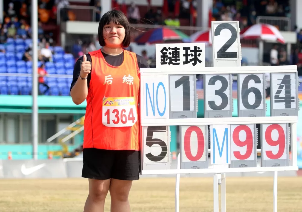 后綜高中國三的張詠閑在國女鏈球破大會。林嘉欣/攝影。