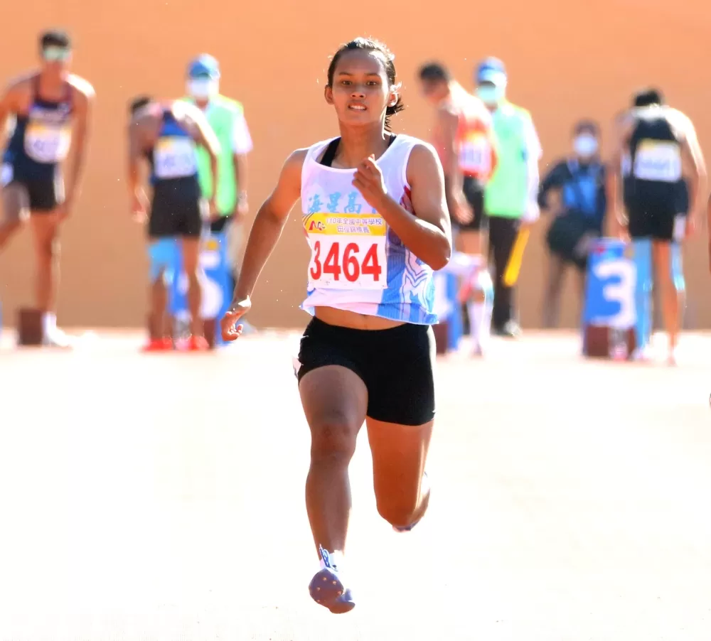 花縣海星高中田采玄以12.26封后。林嘉欣/攝影。