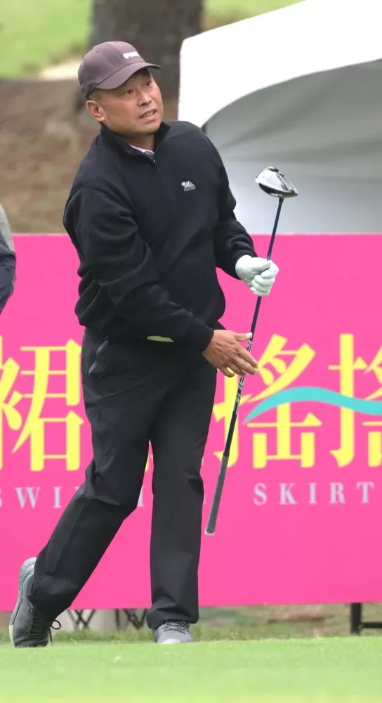 陳元車71桿(-1)暫並列第四。