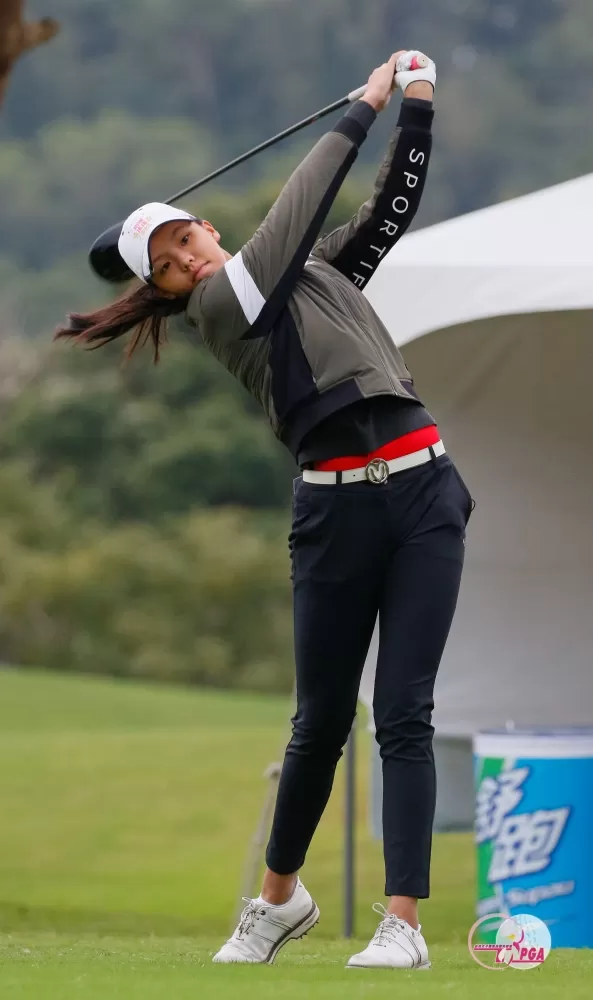 業餘女子B組陳品睎77桿(+5),暫排第一。