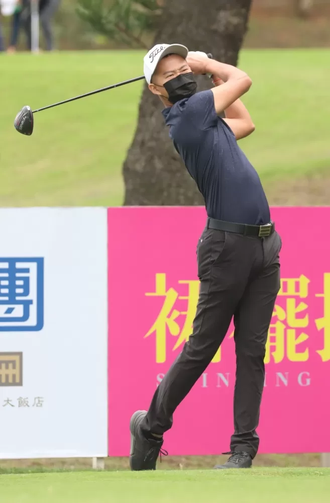 沈威成暫並列第四。