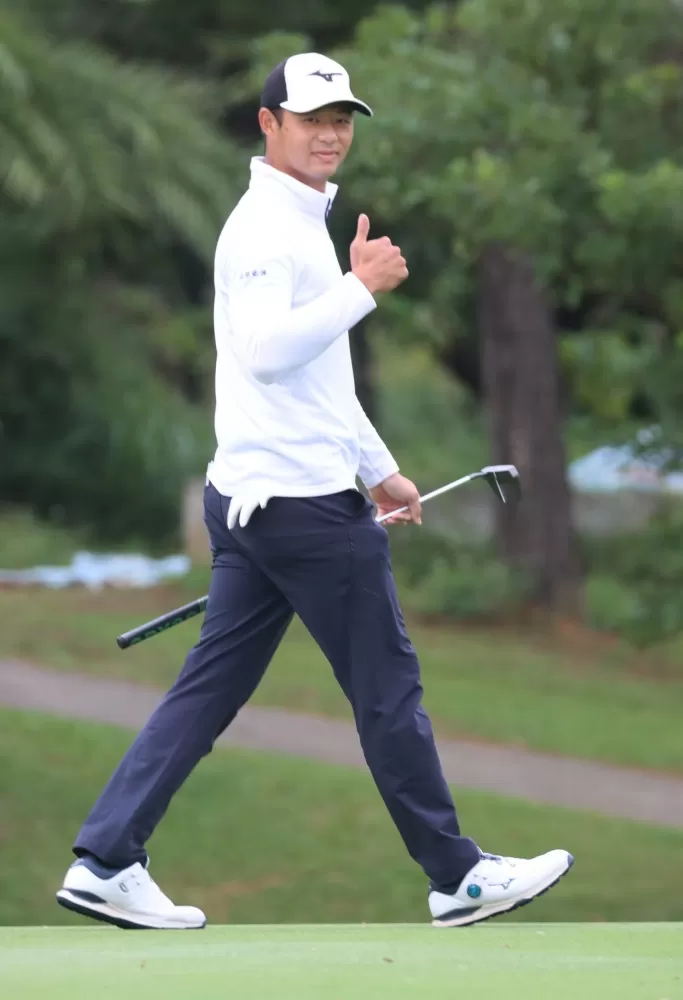 第二回合方胤人擊出65桿兩回合以-7暫並列第一。鍾豐榮/攝影。下同。