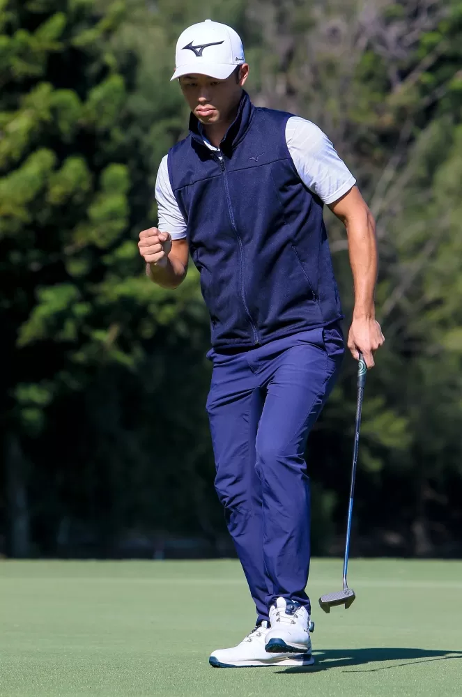 方胤人單獨領先。