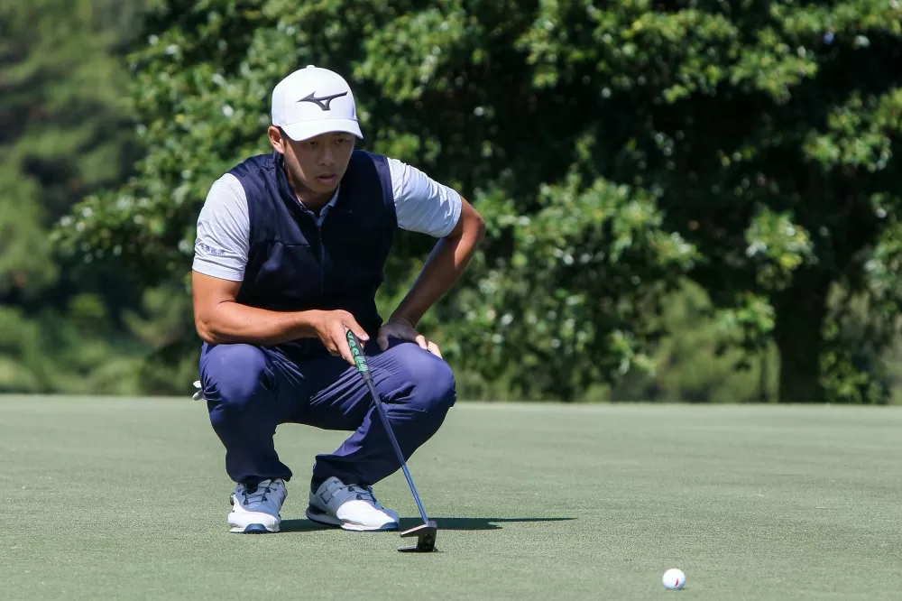 方胤人單獨領先。