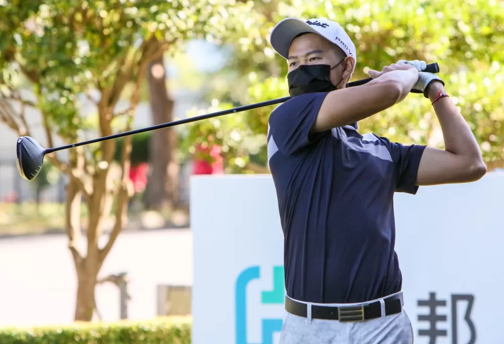 沈威成以-3暫列第四。